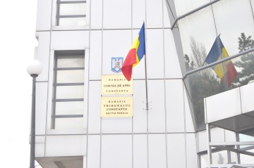 Arestaţi la domiciliu pentru trafic de droguri, „învoiţi” să meargă la stomatolog sau la consiliere